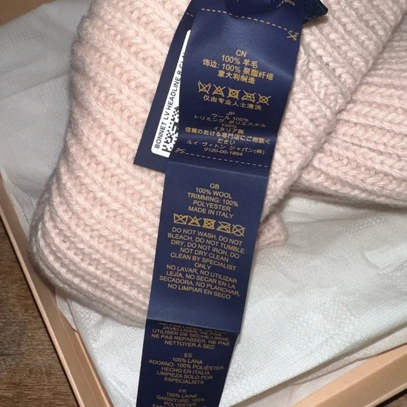 Louis Vuitton Headline Rose Beanie - Picture 5 of 7